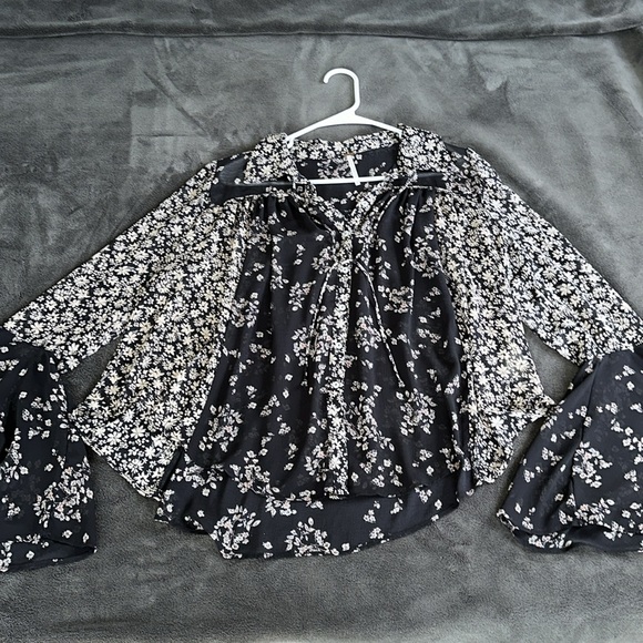 Free People long sleeved sheer blouse size SP - Picture 4 of 5